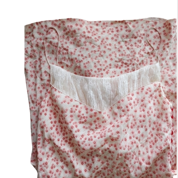 Chloe Floral Lace Spaghetti Strap Long Fitted Dress - Picture 14 of 14